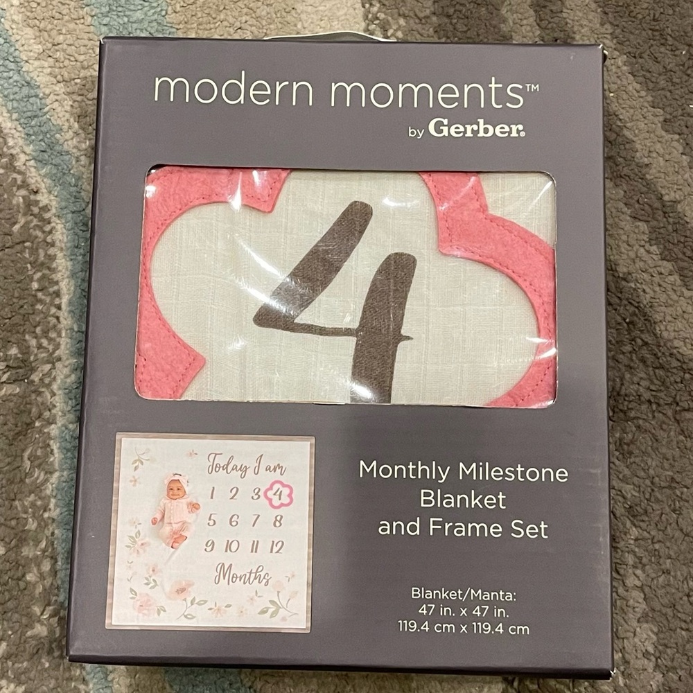 Gerber - Monthly milestone blanket